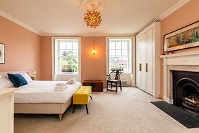 Grand Georgian Townhouse With Garden