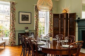 Grand Georgian Townhouse With Garden