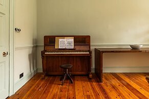 Grand Georgian Townhouse With Garden