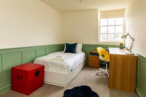 Grand Georgian Townhouse With Garden