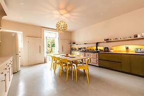 Grand Georgian Townhouse With Garden