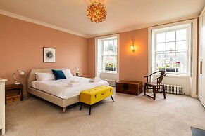 Grand Georgian Townhouse With Garden
