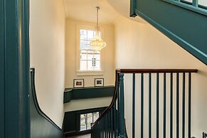 Grand Georgian Townhouse With Garden