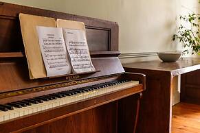 Grand Georgian Townhouse With Garden