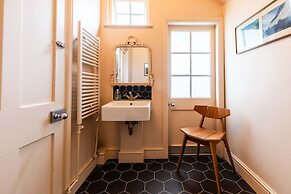 Grand Georgian Townhouse With Garden