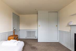 Grand Georgian Townhouse With Garden