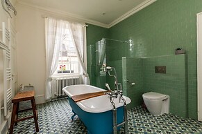 Grand Georgian Townhouse With Garden