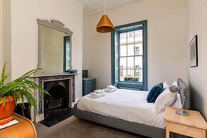 Grand Georgian Townhouse With Garden