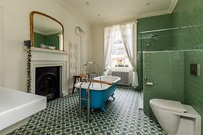 Grand Georgian Townhouse With Garden