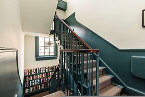 Grand Georgian Townhouse With Garden