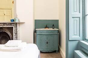 Grand Georgian Townhouse With Garden