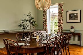 Grand Georgian Townhouse With Garden