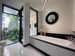 Martini Suites & Villa