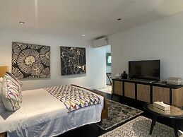 Martini Suites & Villa