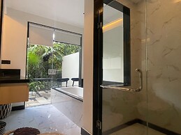 Martini Suites & Villa