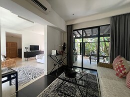 Martini Suites & Villa