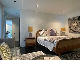 Martini Suites & Villa