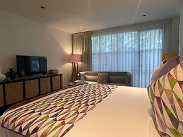 Martini Suites & Villa