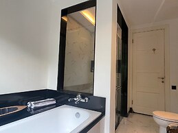 Martini Suites & Villa