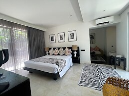 Martini Suites & Villa