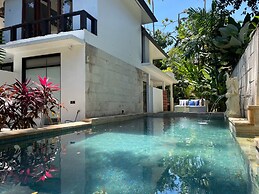 Martini Suites & Villa