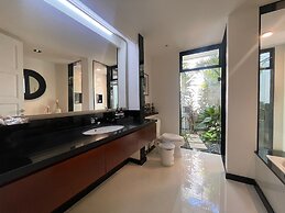 Martini Suites & Villa