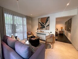 Martini Suites & Villa