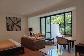 Martini Suites & Villa