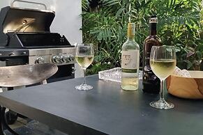 Martini Suites & Villa