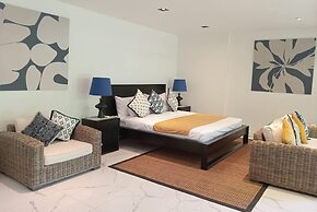 Martini Suites & Villa