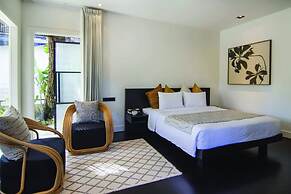 Martini Suites & Villa