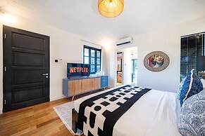 Martini Suites & Villa