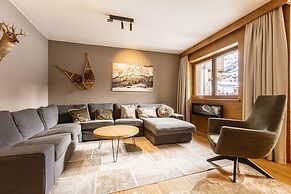 Inviting Chalet With Pool in Tyrol