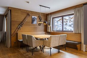 Inviting Chalet With Pool in Tyrol