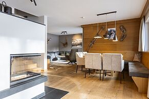 Inviting Chalet With Pool in Tyrol