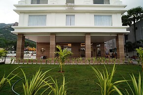 Ellora Hotel