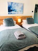 Cottage - Sleeps 4 - Fireplace - Internet