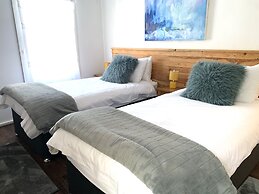 Cottage - Sleeps 4 - Fireplace - Internet