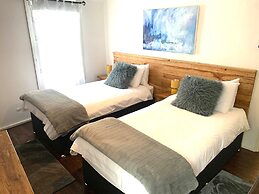 Cottage - Sleeps 4 - Fireplace - Internet