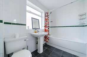2br-sleeps6-parking-garden-nearlondon