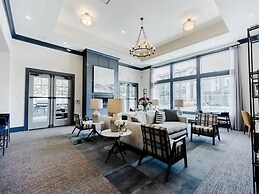 Modern w/ Pool, Gym, Hottub, Golf, Pet Friendly!