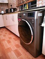 House-sleeps8-parking-jacuzzi