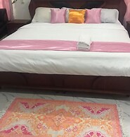 House-sleeps8-parking-jacuzzi