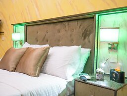 House-sleeps8-parking-jacuzzi