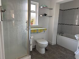 Oxford Villa - 4 Bedrooms 5 Beds Sleep 8