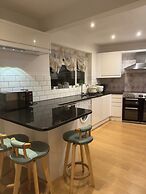 Oxford Villa - 4 Bedrooms 5 Beds Sleep 8