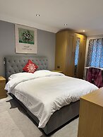 Oxford Villa - 4 Bedrooms 5 Beds Sleep 8