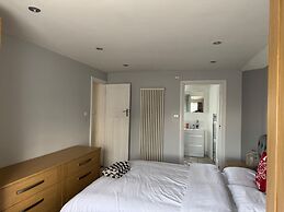 Oxford Villa - 4 Bedrooms 5 Beds Sleep 8