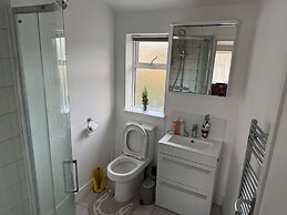 Oxford Villa - 4 Bedrooms 5 Beds Sleep 8