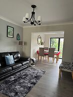 Oxford Villa - 4 Bedrooms 5 Beds Sleep 8